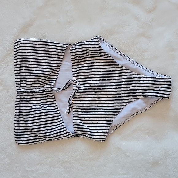SHEIN Striped Cut-Out Bandeau One Piece Swimsuit NWOT - Picture 2 of 10